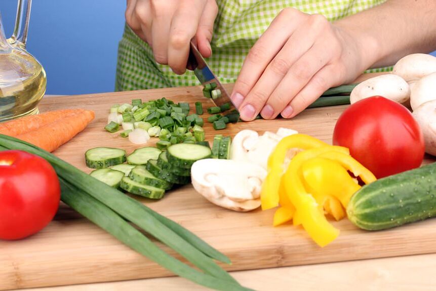 Προετοιμασία σαλάτας λαχανικών για το στάδιο «Cruise» της δίαιτας Dukan
